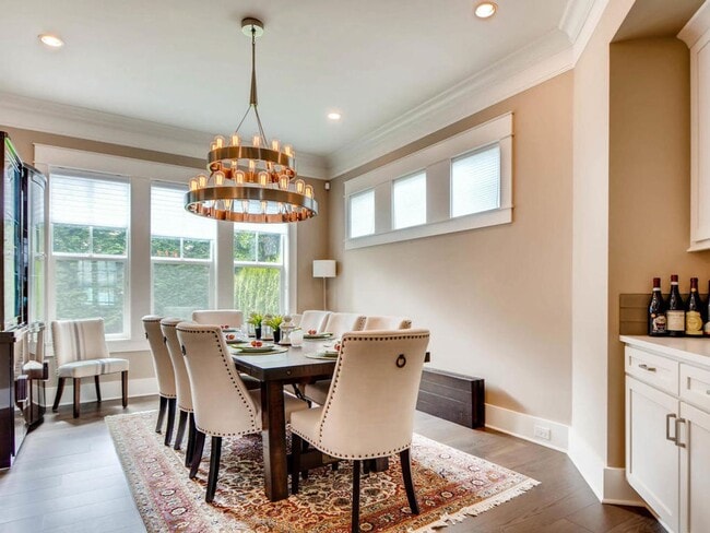 Building Photo - Highly desirable location and floor plan.