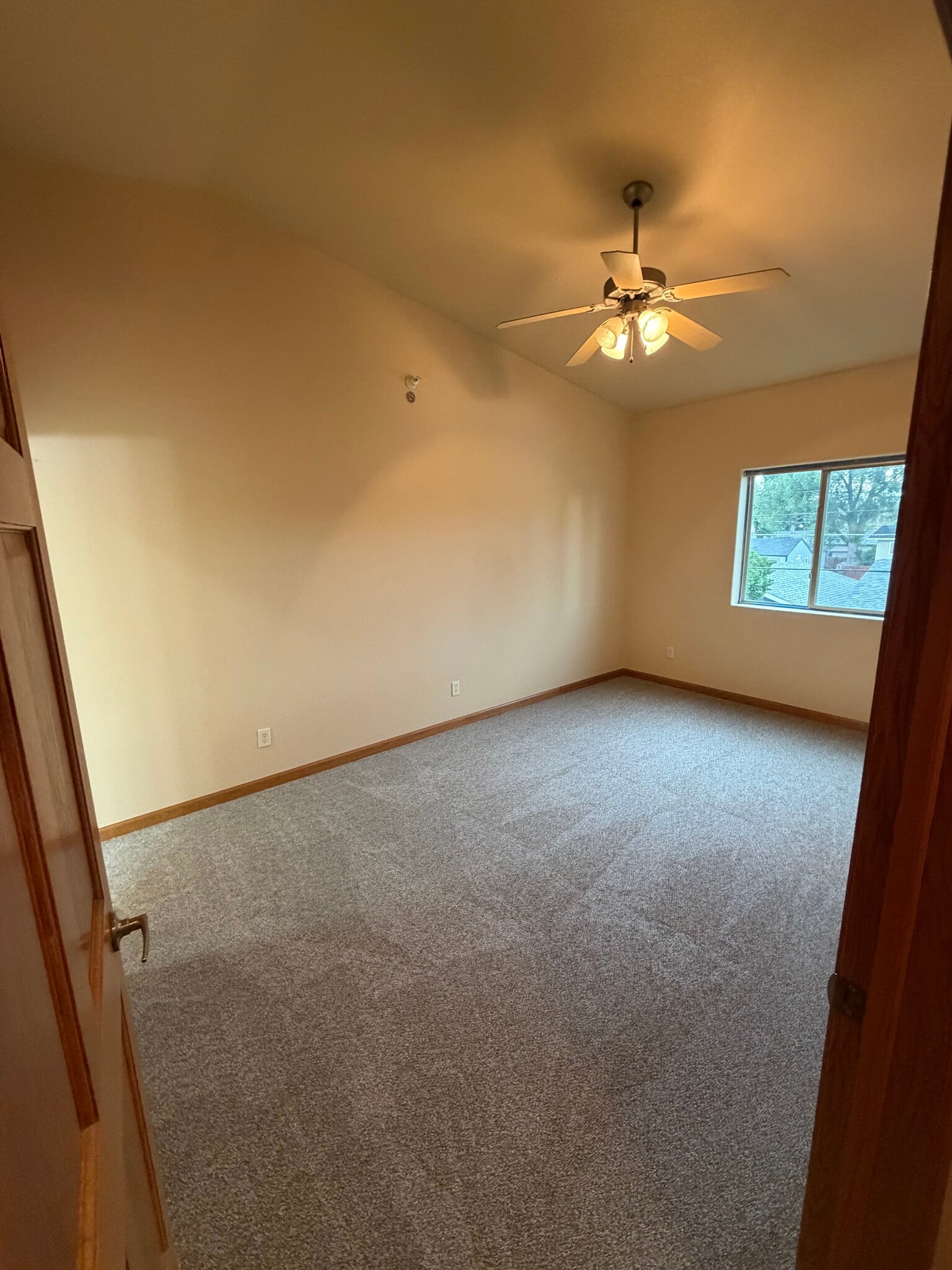 Building Photo - 1632 Evergreen Dr
