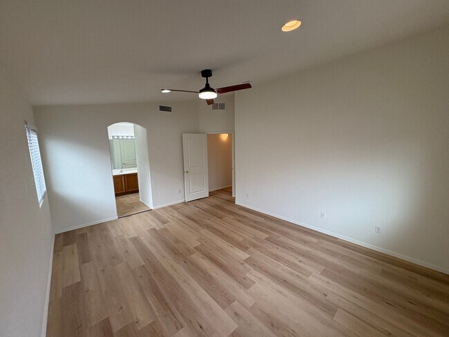Building Photo - Four bedroom in Vail School District