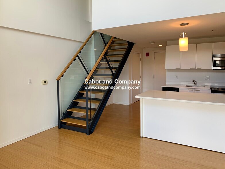 Building Photo - 1 Earhart St