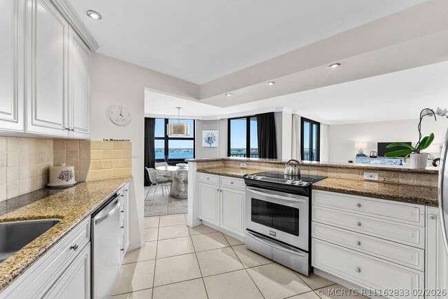 Building Photo - 5420 N Ocean Dr