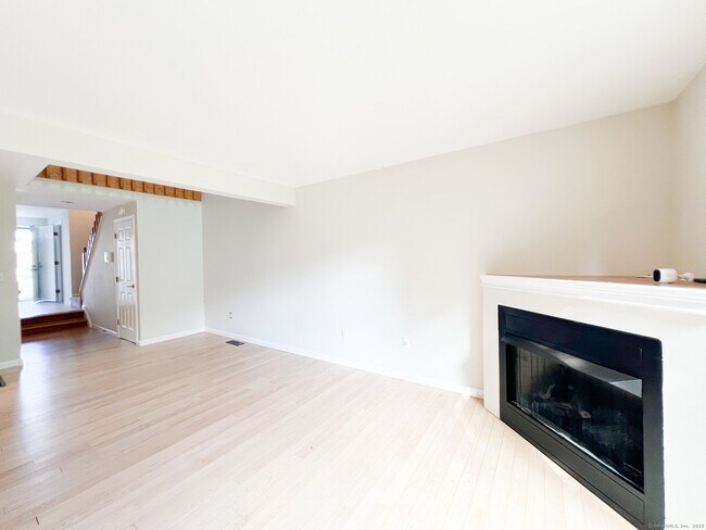 Building Photo - 83 Sandpiper Crescent
