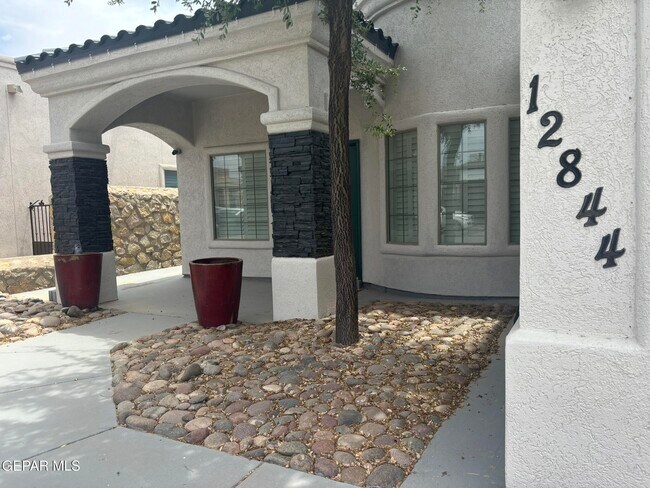Building Photo - 12844 Cozy Cove Ave