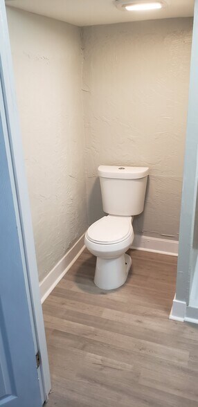 Building Photo - 535 Shelbourne Ave