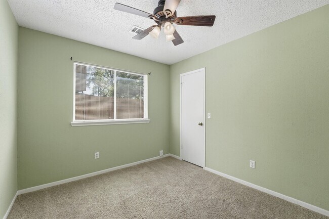 Building Photo - 17219 Kettle Creek Dr