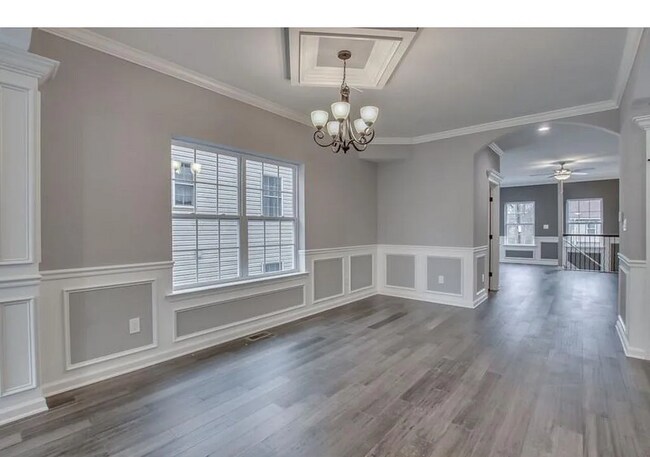 Building Photo - 533 Maple St