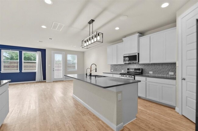 Building Photo - 9911 Brickhouse Dr