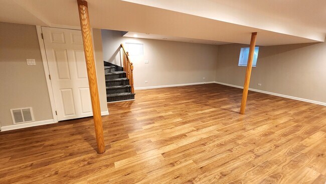 Building Photo - 1206 Lynn Terrace