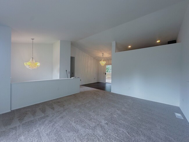 Building Photo - Beautiful 4-Bedroom 3-Bath Home in Marysvi...