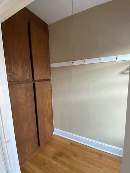 Building Photo - 833 W Cornelia Ave