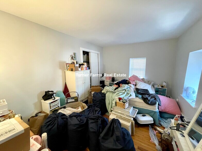 Building Photo - 42 Sewall St