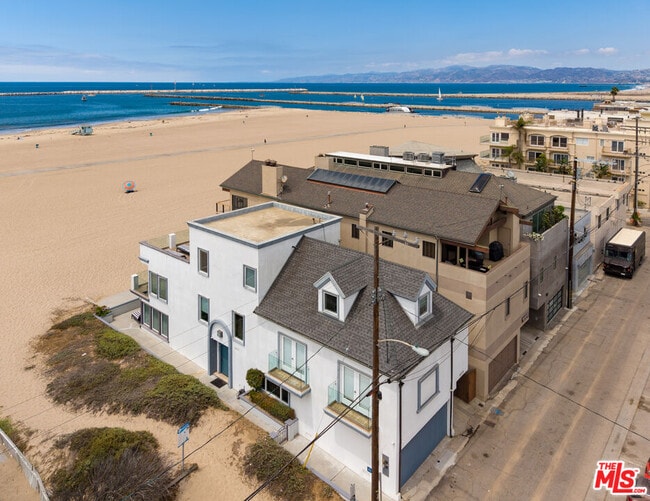 Building Photo - 6419 Ocean Front Walk