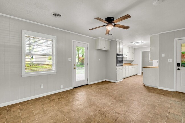 Building Photo - Renovated 3 Bedroom 2 Bath Home for Rent!