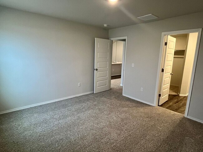 Building Photo - Newer Construction 4 Bed, 2 Bath - Piedmont Schools