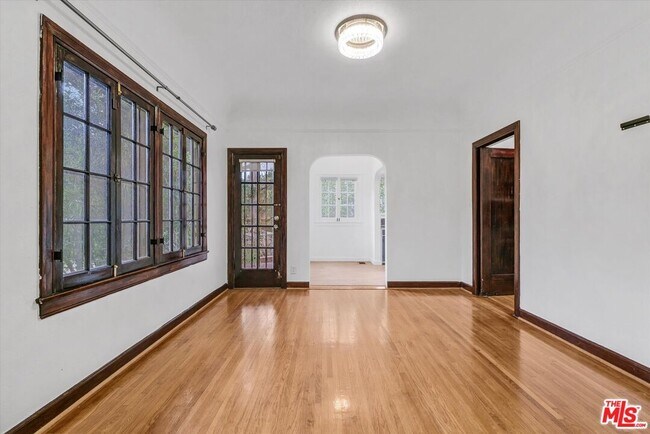 Primary Photo - 5112 Edgewood Pl