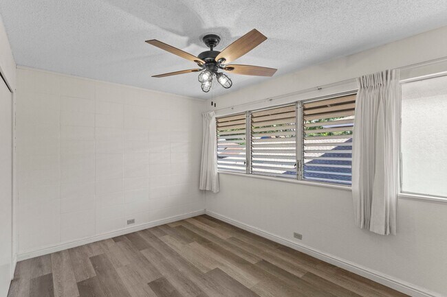 Building Photo - Renovated Tropic Gardens Town House for rent!