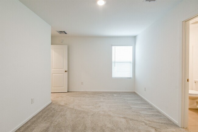 Building Photo - 21325 Carosella Dr