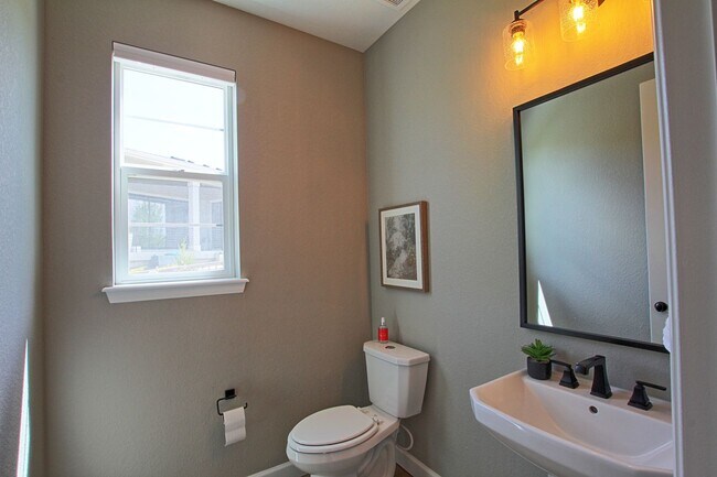 Building Photo - Luxury 5 bed for Rent in Blacktail at The ...