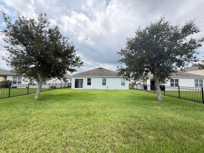 Building Photo - Fantastic 4 Bedroom, 2 Bathroom Home in New Smyrna Beach!!