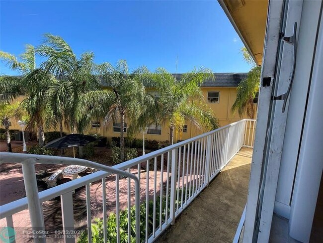 Building Photo - 4071 N Dixie Hwy