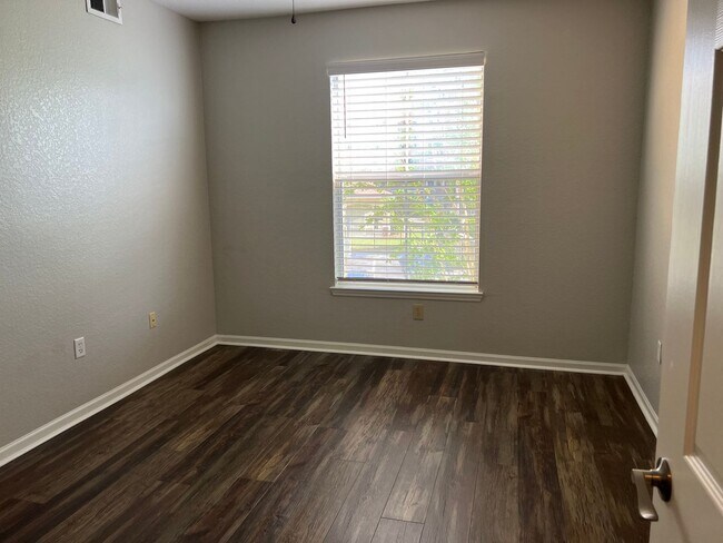 Building Photo - Spacious 3BR/2BA Gated Condo with Resort-Style Amenities!