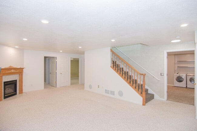 Building Photo - Gorgeous Bountiful Home w/ Solar & 3 Car Garage