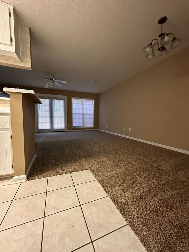 Building Photo - Foxchase Subdivision:  MOVE IN READY!!!!    1/2 OFF 1ST MONTH RENT W/12 MONTH LEASE!!  NEW CARPET...