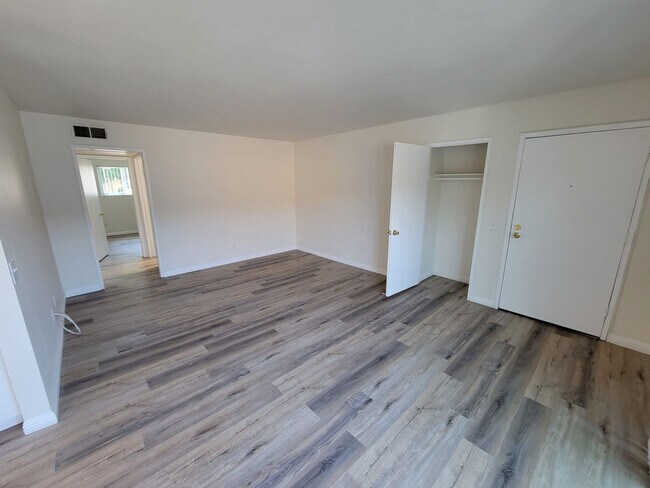 Building Photo - 15000 Burbank Blvd