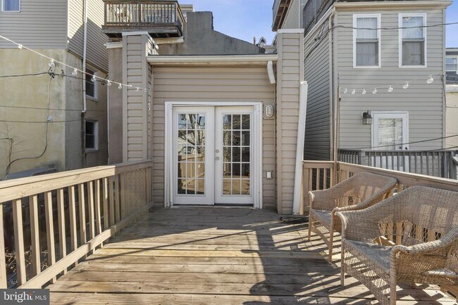 Building Photo - 12 S Washington St