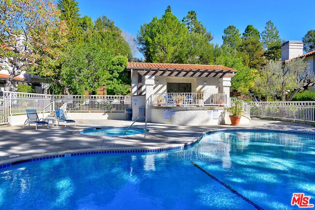 Building Photo - 17258 Palisades Cir