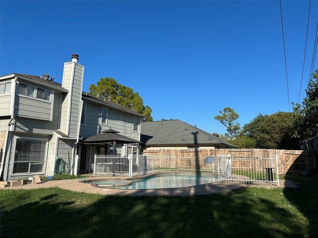 Building Photo - 12923 Skymeadow Dr