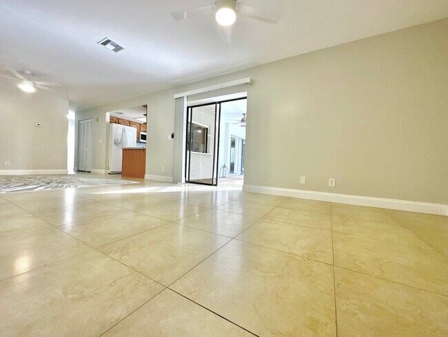 Building Photo - 1900 Curling Ave