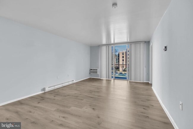 Building Photo - 3245 Rio Dr