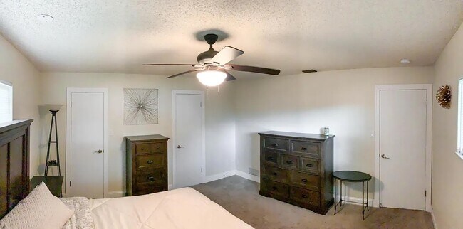 Building Photo - 4310 Cove Dr