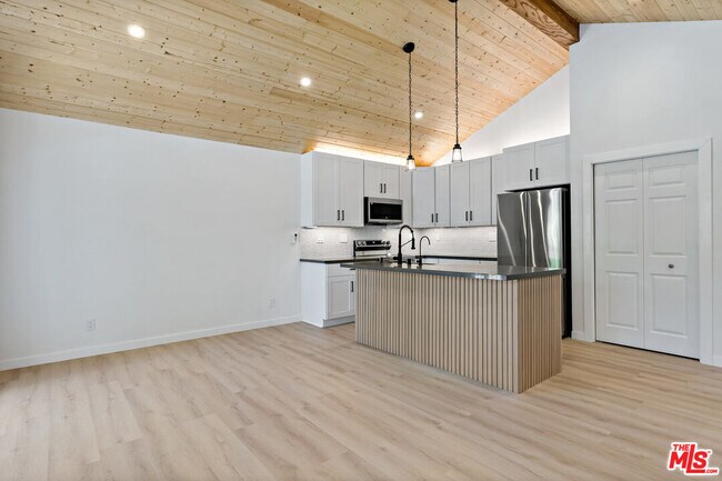 Building Photo - 23906 Darbun Dr