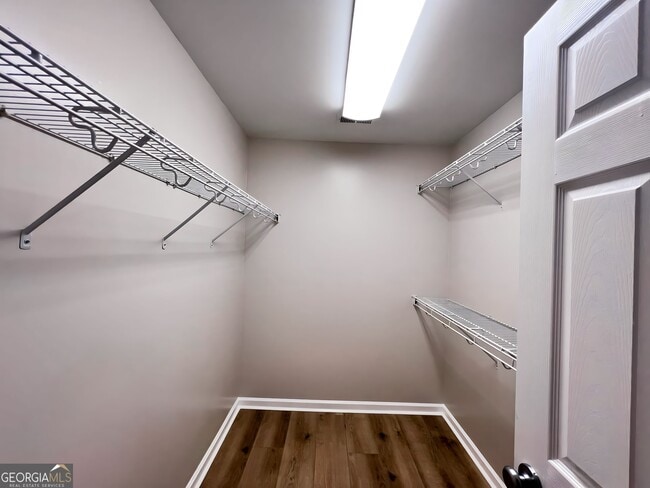 Building Photo - 220 Brookstone Dr SW