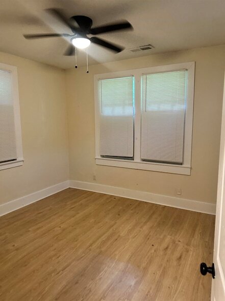 Building Photo - 1683 Walker Ave