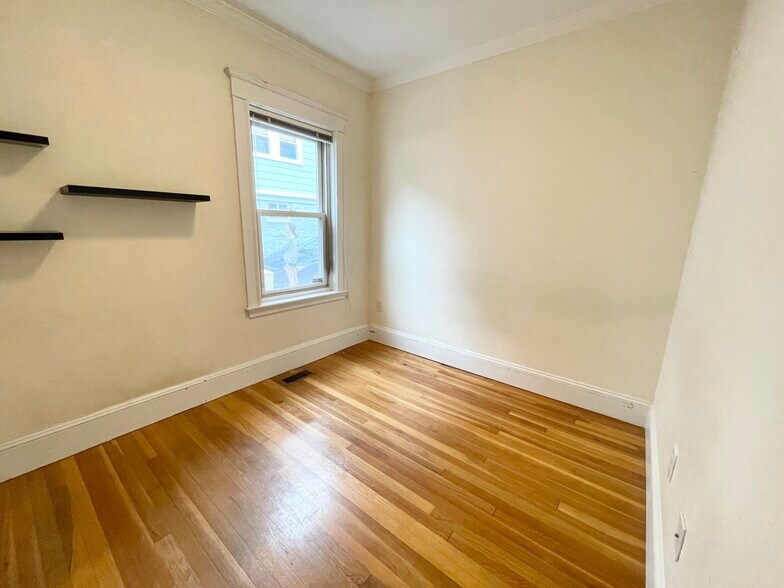 Building Photo - 15 Sunset St