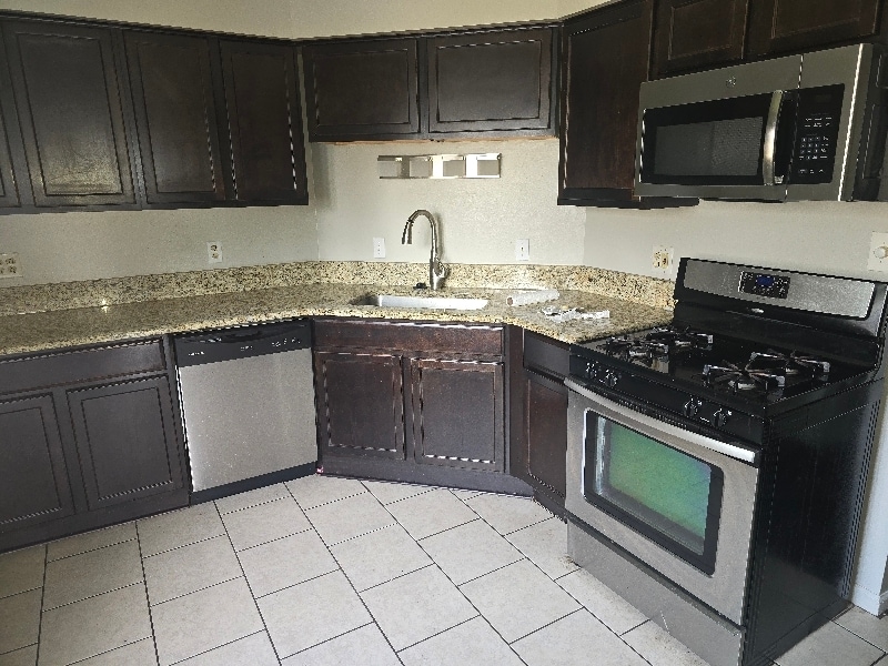 Building Photo - 138 N Rose St