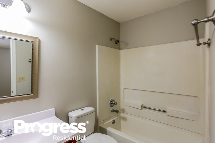 Building Photo - 5850 Waverly Dr