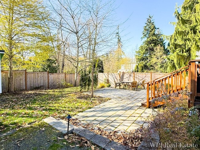 Building Photo - Beautiful newly remodeled 3 bed/2 bath home! Walking distance to Northgate Lightrail!