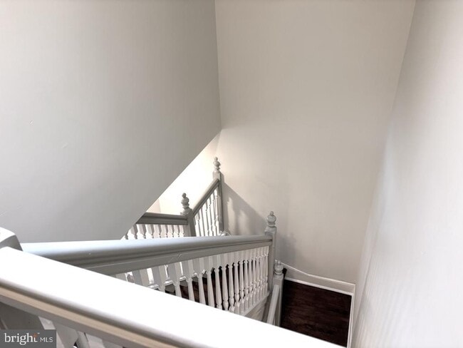 Building Photo - 406 W 28th St