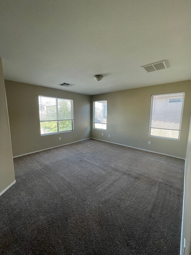 Building Photo - 4348 Santa Clarita Ave