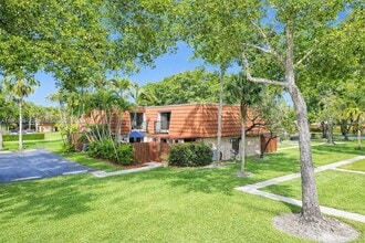 Building Photo - 11861 SW 9th Manor