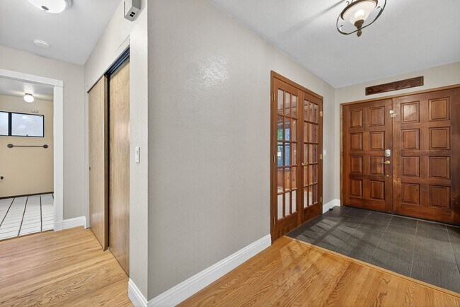 Building Photo - Charming 3-Bed / 2-Bath Retreat on Over an Acre in Sebastopol