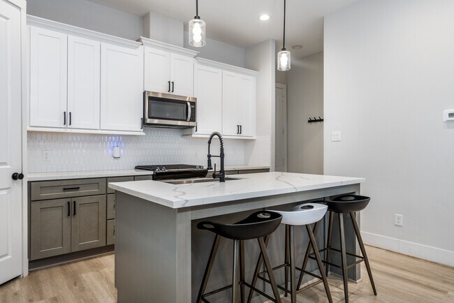 Building Photo - 5355 Creekmont Oaks Ln