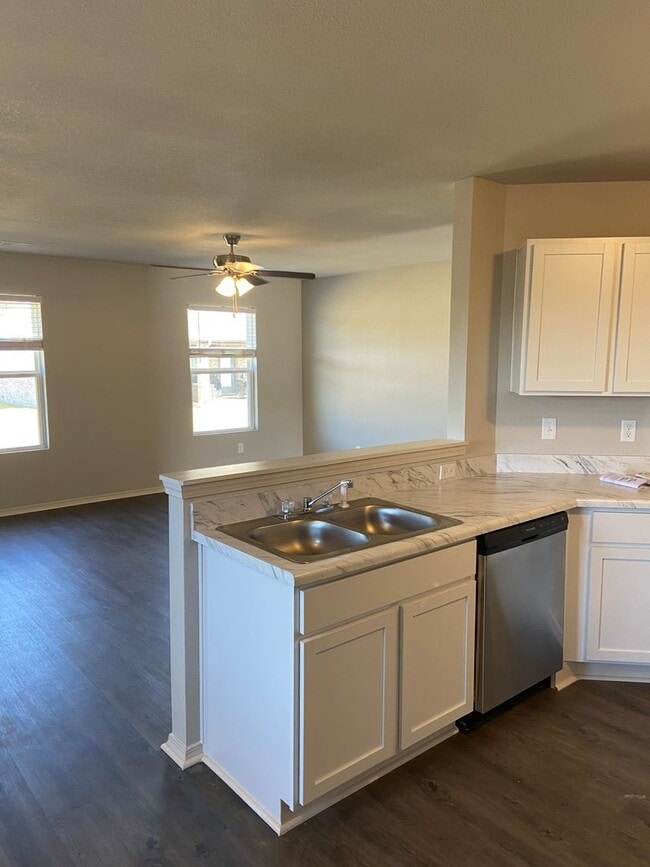 Building Photo - Fairview Haven Preleasing — 3 Bedroom, 2 Bath Home