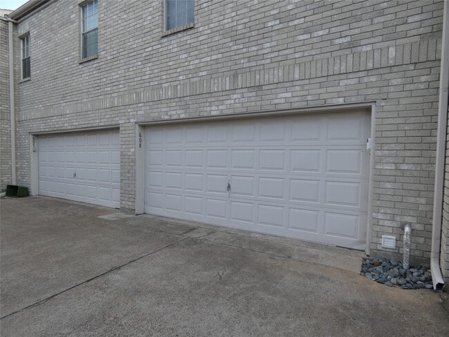 Building Photo - 3780 Tanglewilde St