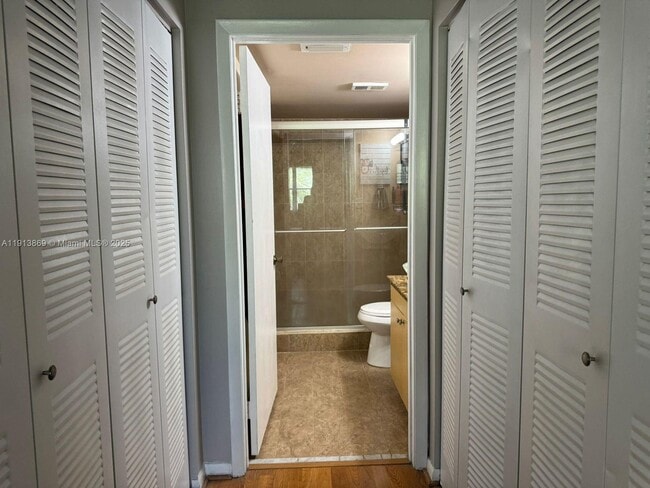 Building Photo - 570 S Park Rd