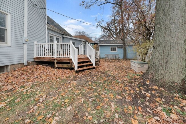 Building Photo - Urbana 3 bedroom/2 bathroom recently updated home!